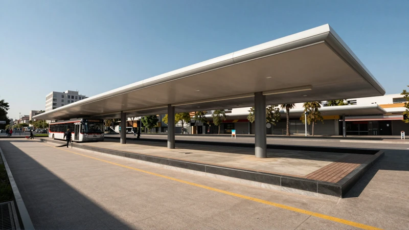 Arquitectura moderna bajo luz urbana intensa